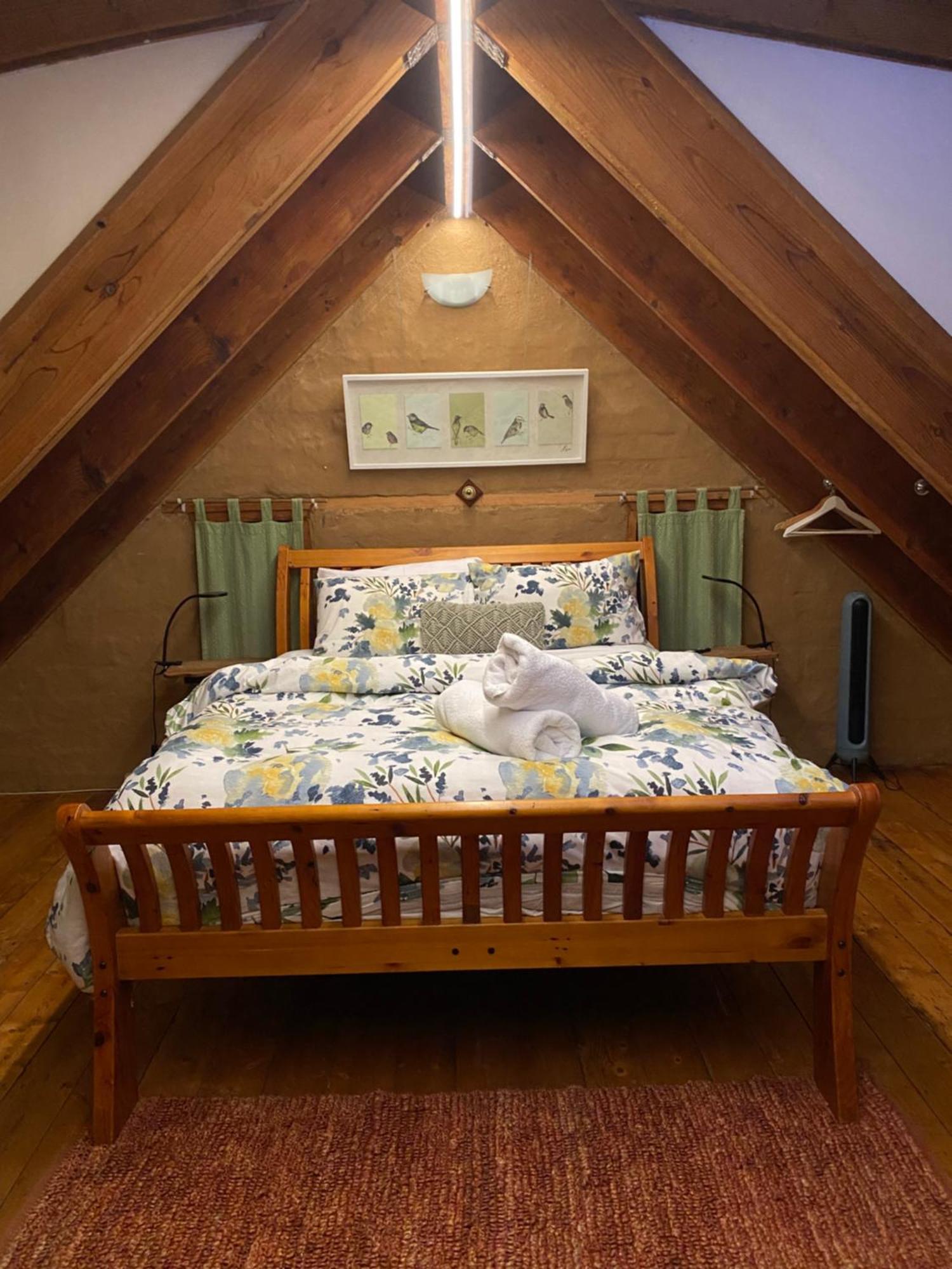 דירות דיילספורד Sutton Spring Art Retreats חדר תמונה