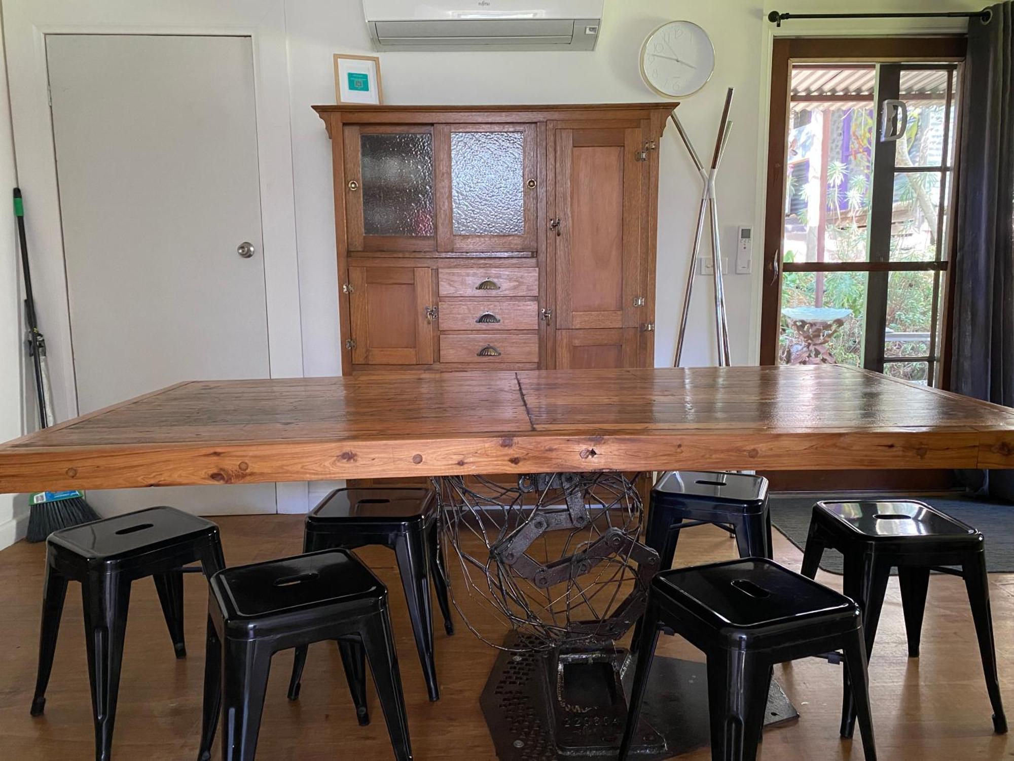 דירות דיילספורד Sutton Spring Art Retreats חדר תמונה